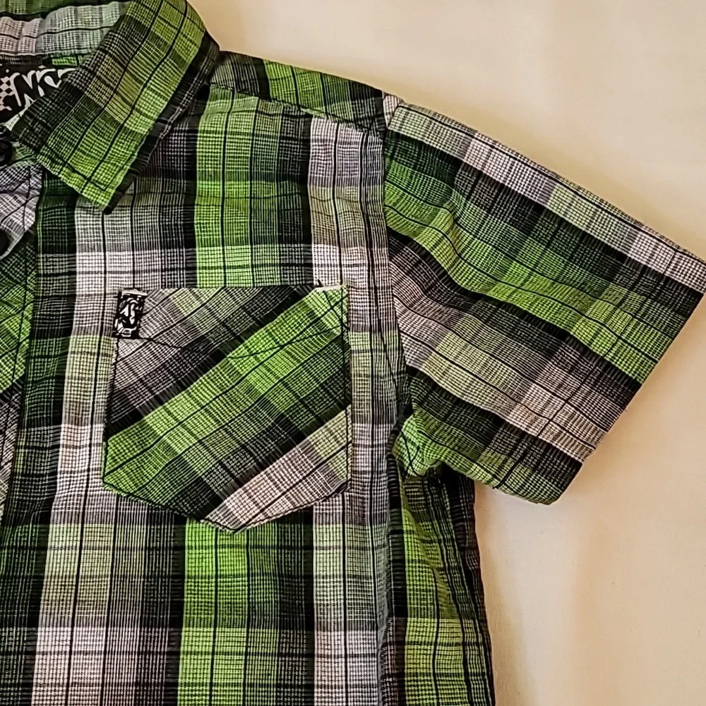 Short sleeve plaid button-down shirt - Picture 3 of 8